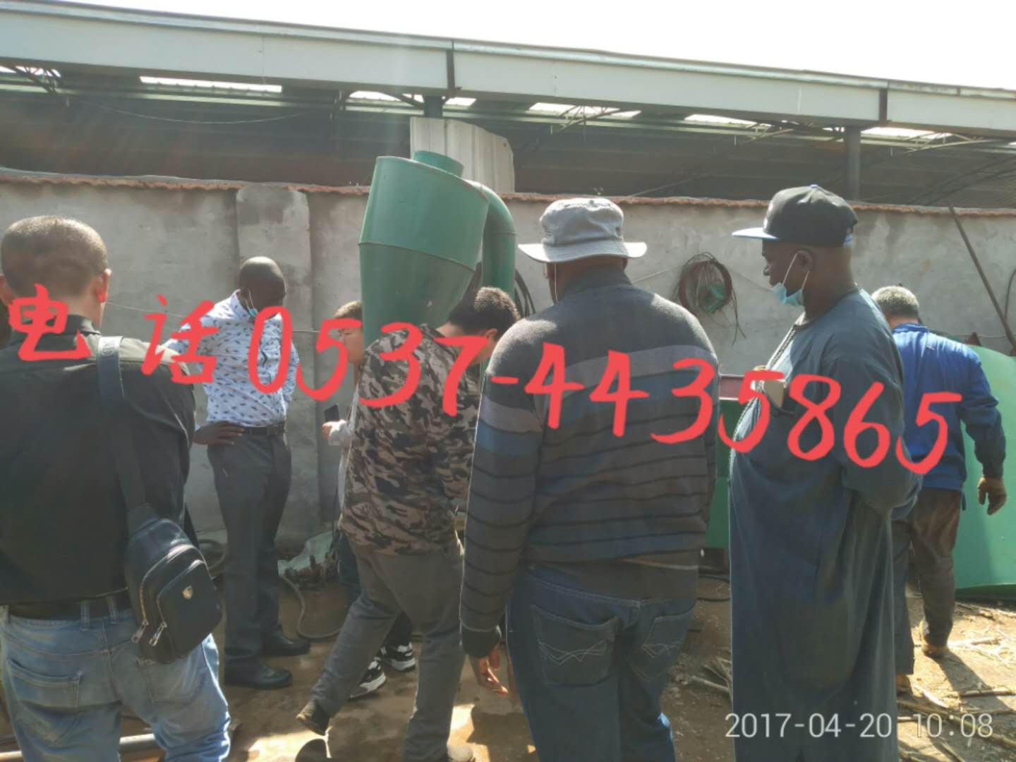 外國客商開我們公司訂購秸稈粉碎機